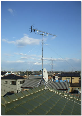 DXのbsアンテナとローバンドUHF、1.8m8点張り,ケーブルは2系統で混合なし