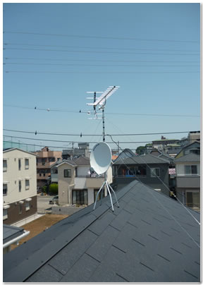 朝霞市膝折町5、UBSアンテナ屋根上、電波悪い