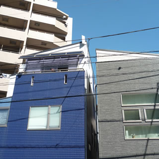 浦和区で3階にデザインアンテナ設置